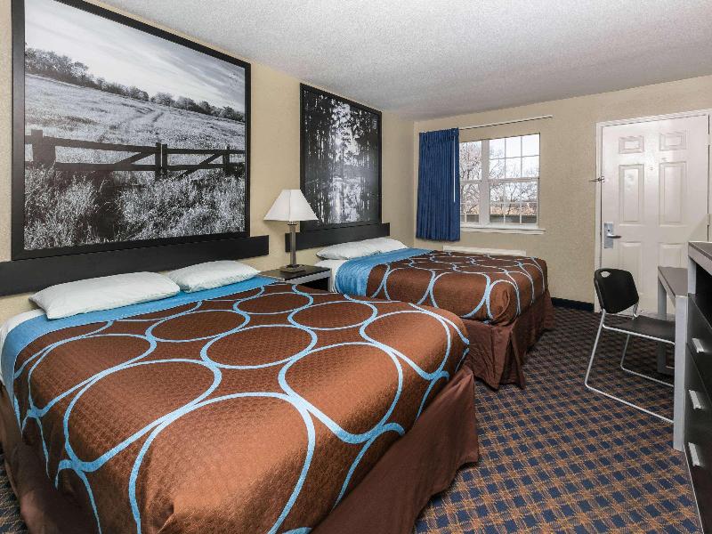 Super 8 by Wyndham Arlington Near AT&T Stadium image