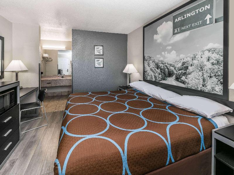 Super 8 by Wyndham Arlington Near AT&T Stadium image