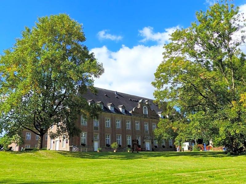 Kloster Langwaden image