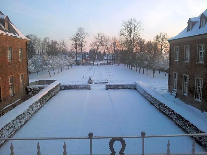 Kloster Langwaden image