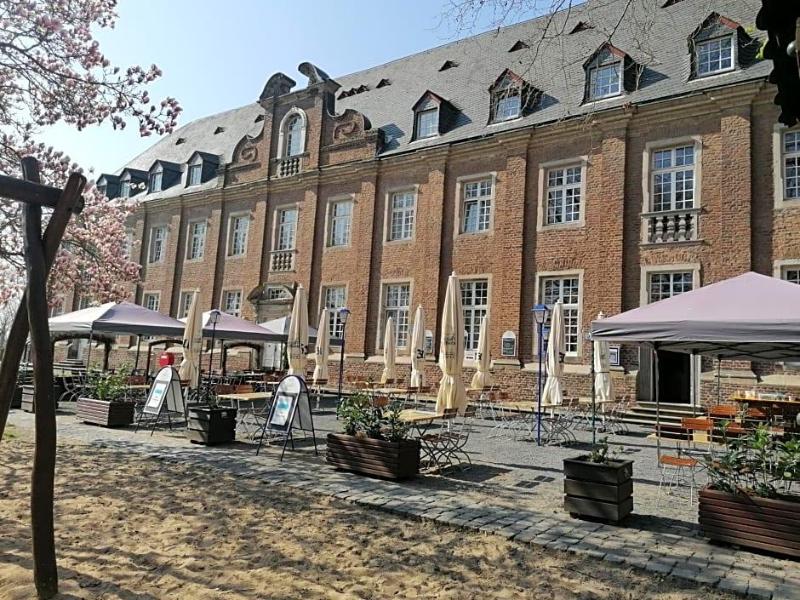 Kloster Langwaden image