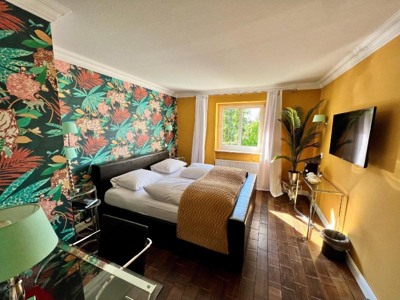 Hotel Ashley's Garden image