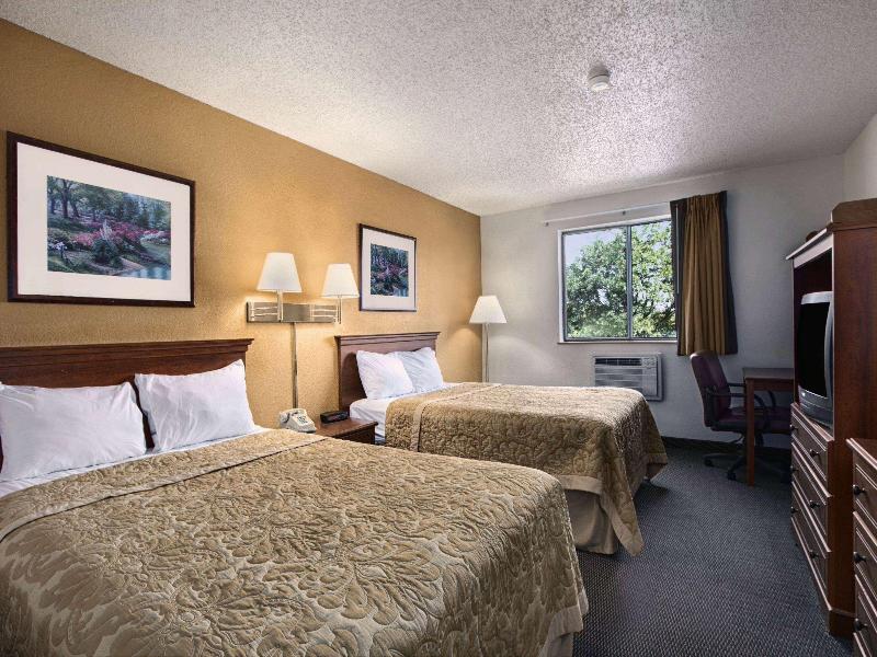 Super 8 by Wyndham Canton/Livonia Area image
