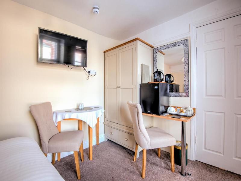 Potters Mooring Guest House image