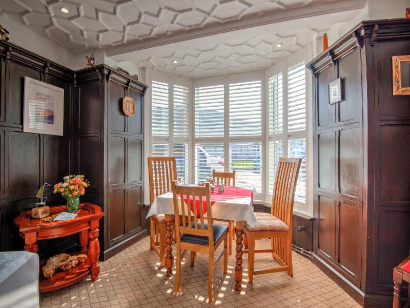 Potters Mooring Guest House image