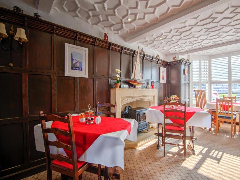 Potters Mooring Guest House image