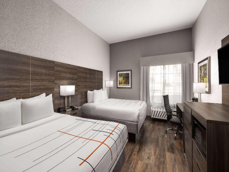 La Quinta Inn & Suites Denton University Drive image