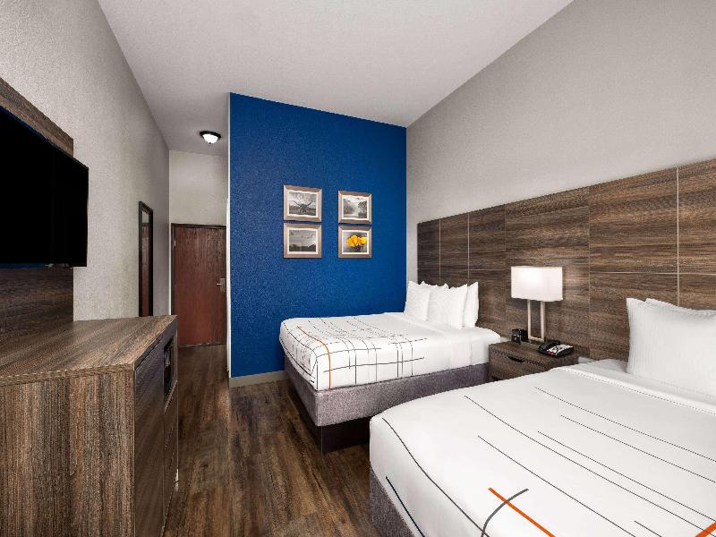 La Quinta Inn & Suites Denton University Drive image