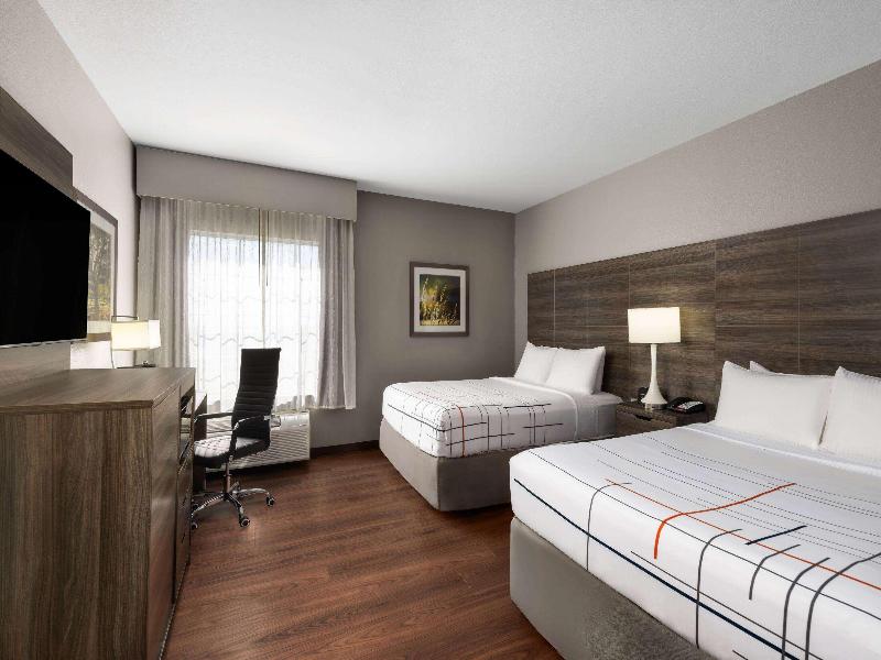 La Quinta Inn & Suites Denton University Drive image