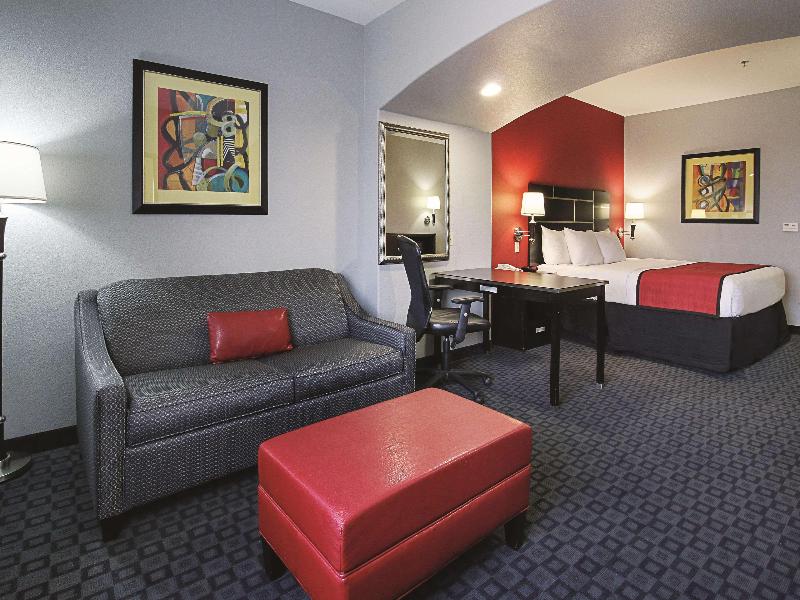 La Quinta Inn & Suites Dallas - Hutchins image