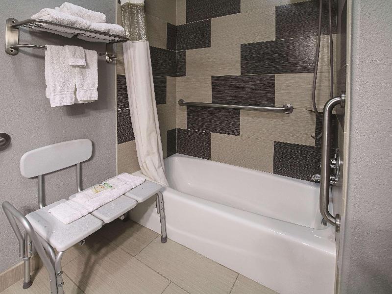 La Quinta Inn & Suites Dallas - Hutchins image