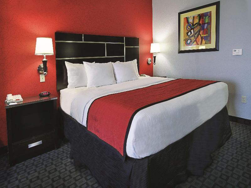 La Quinta Inn & Suites Dallas - Hutchins image