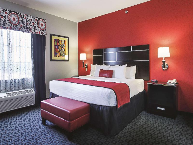 La Quinta Inn & Suites Dallas - Hutchins image