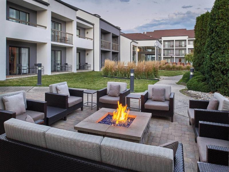Courtyard Detroit Warren image