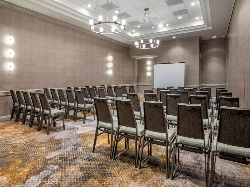 Sheraton Suites Wilmington image