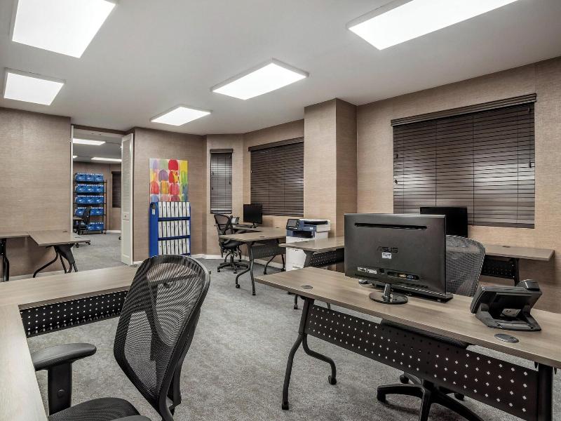 Sheraton Suites Wilmington image