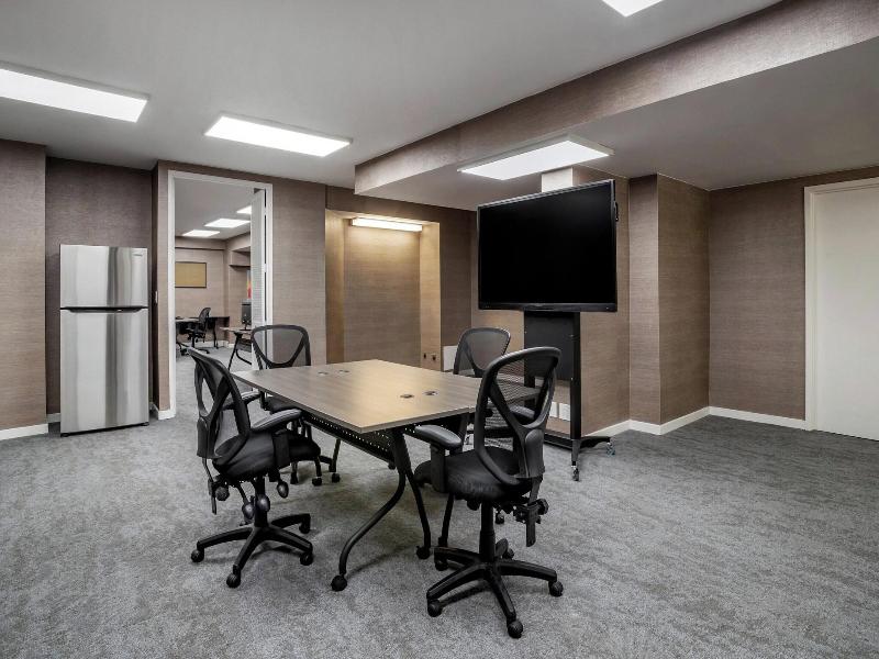 Sheraton Suites Wilmington image