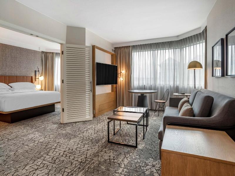 Sheraton Suites Wilmington image
