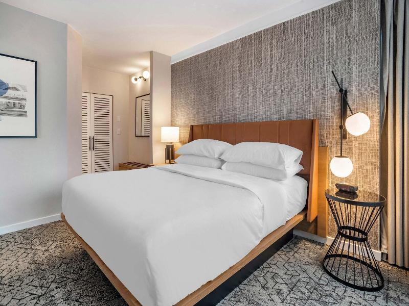 Sheraton Suites Wilmington image