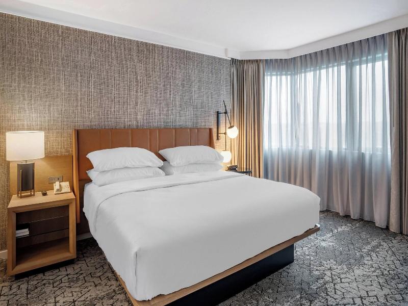 Sheraton Suites Wilmington image