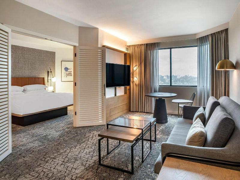 Sheraton Suites Wilmington image