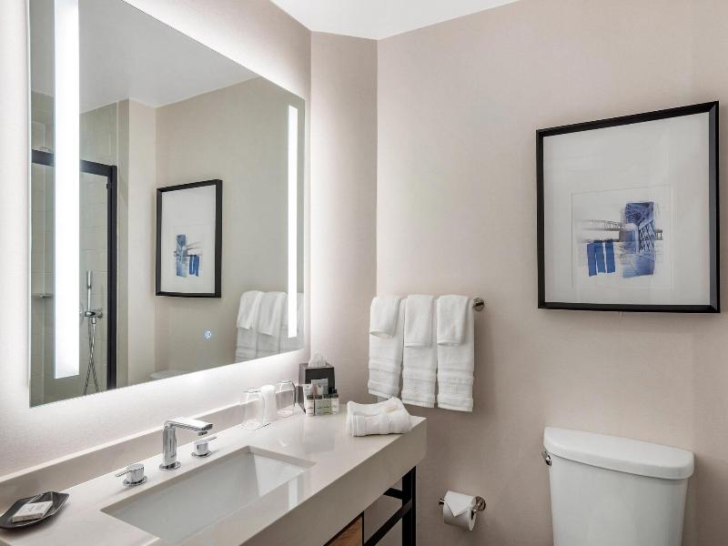 Sheraton Suites Wilmington image