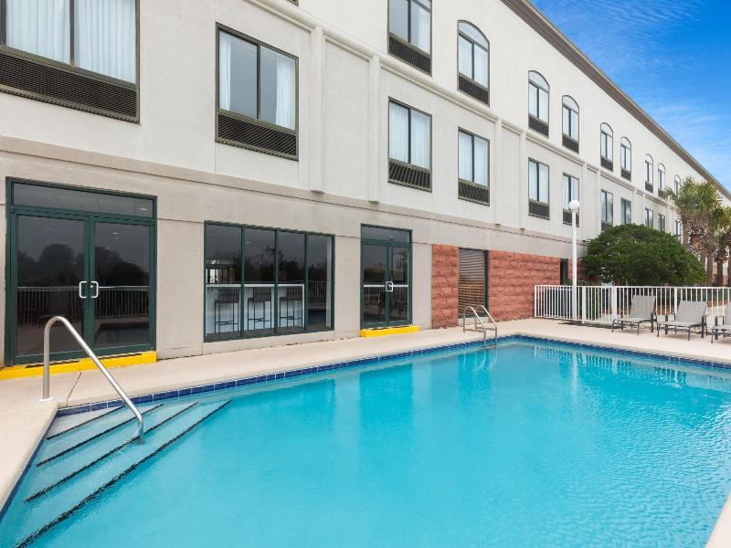 Wingate By Wyndham Destin image
