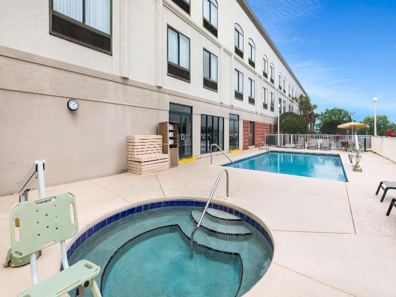 Wingate By Wyndham Destin image