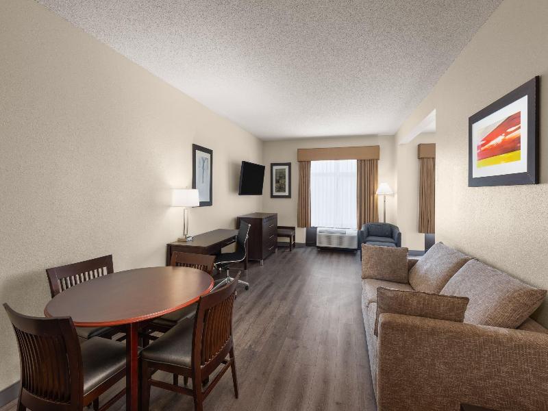 Wingate By Wyndham Destin image