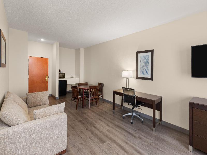 Wingate By Wyndham Destin image