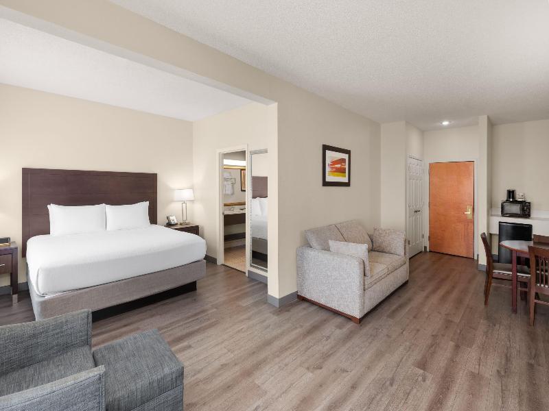 Wingate By Wyndham Destin image