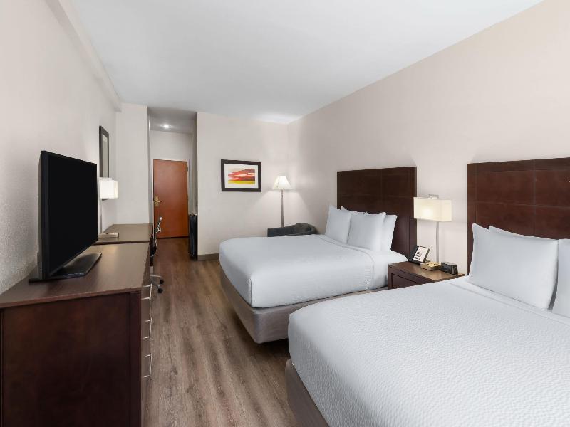 Wingate By Wyndham Destin image