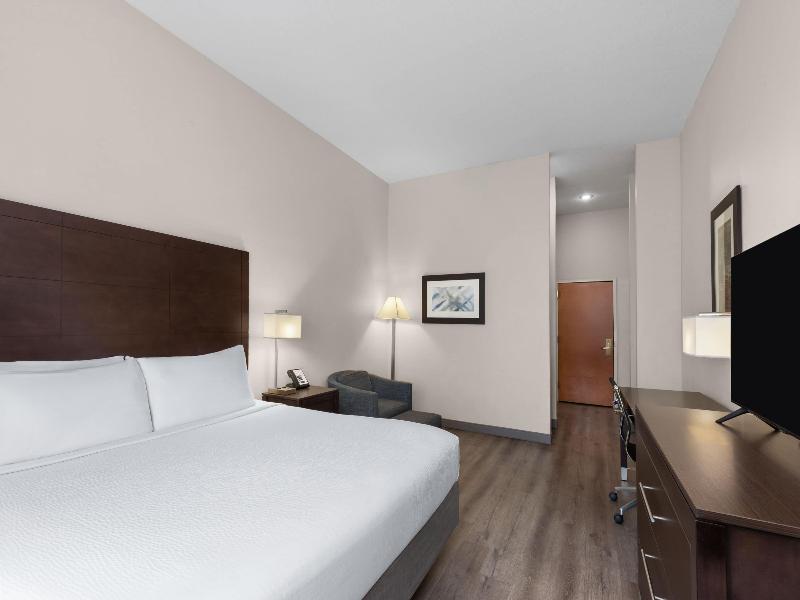 Wingate By Wyndham Destin image