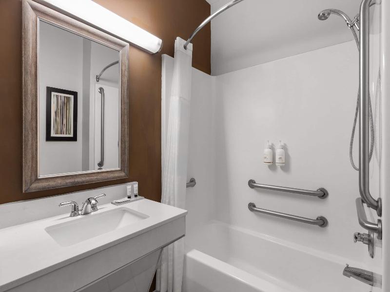 Wingate By Wyndham Destin image