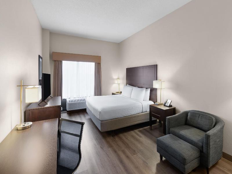 Wingate By Wyndham Destin image