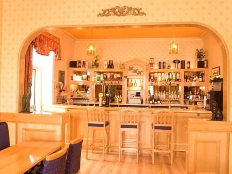 Huntingdon House image