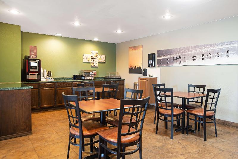 SureStay Plus Hotel by Best Western Bettendorf image