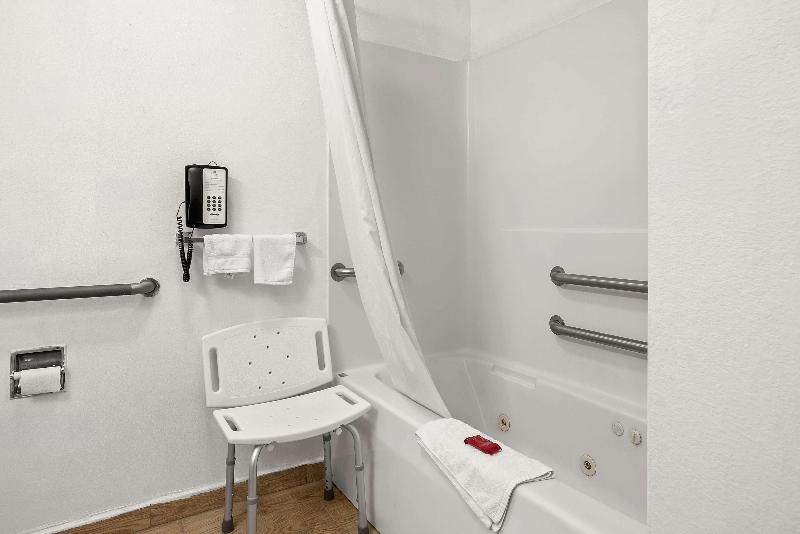 SureStay Plus Hotel by Best Western Bettendorf image