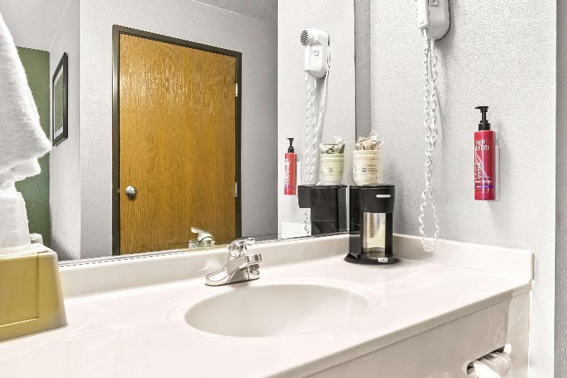 SureStay Plus Hotel by Best Western Bettendorf image