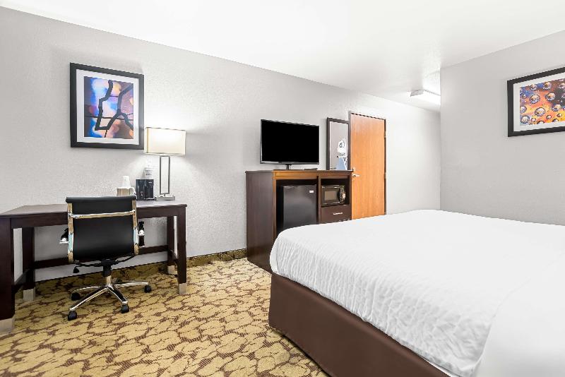 SureStay Plus Hotel by Best Western Bettendorf image