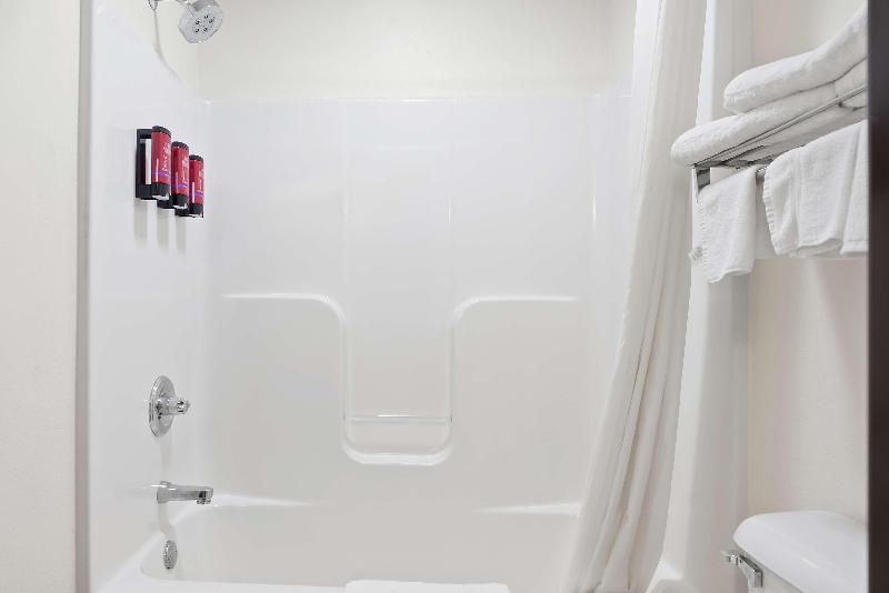 SureStay Plus Hotel by Best Western Bettendorf image