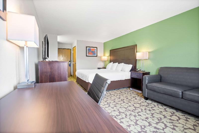 SureStay Plus Hotel by Best Western Bettendorf image