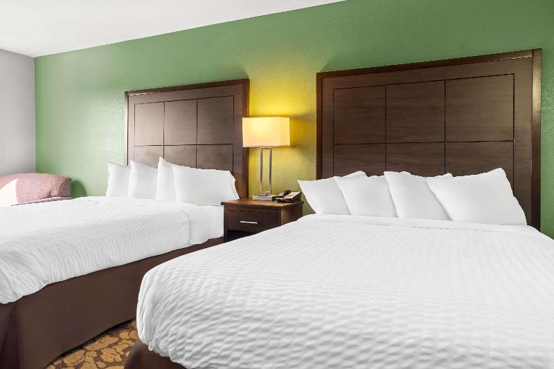 SureStay Plus Hotel by Best Western Bettendorf image
