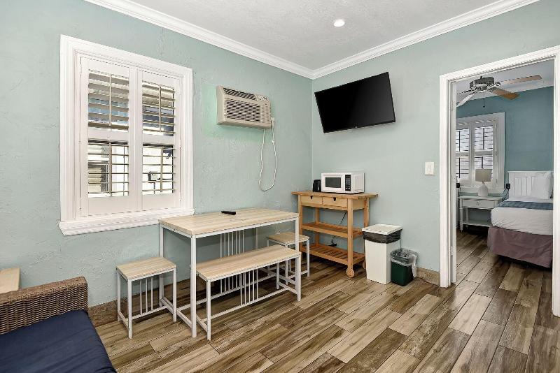 Daytona Shoreline All-Suites Inn — photo 102