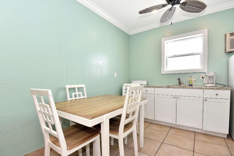 Daytona Shoreline All-Suites Inn — photo 96