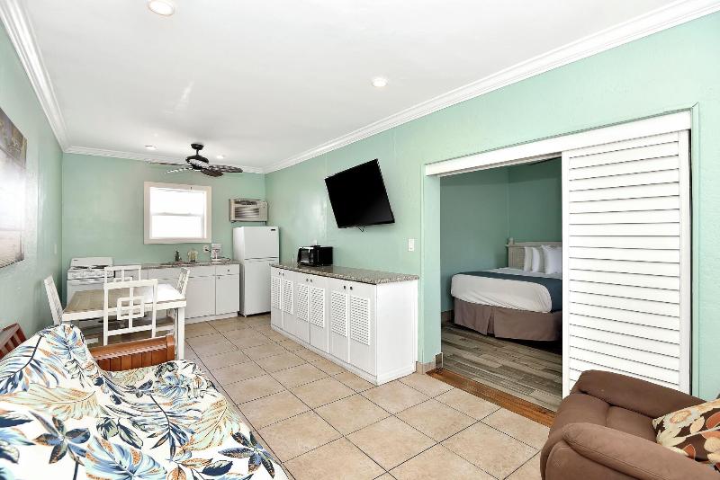 Daytona Shoreline All-Suites Inn — photo 144