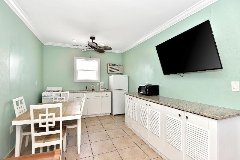 Daytona Shoreline All-Suites Inn — photo 43
