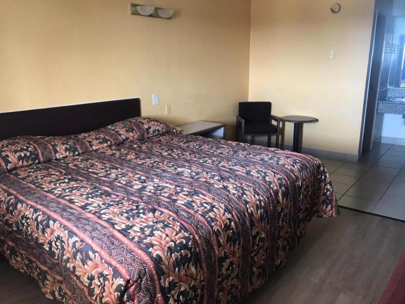 Lone Star Inn image