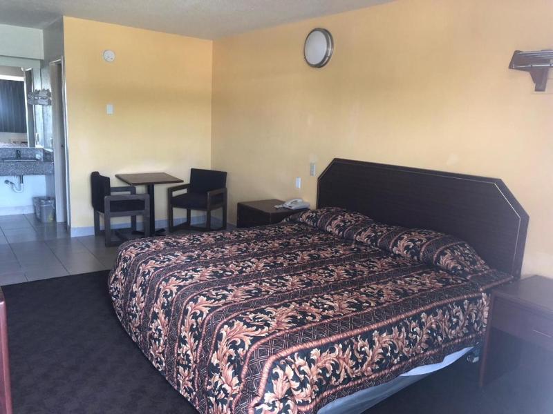 Lone Star Inn image