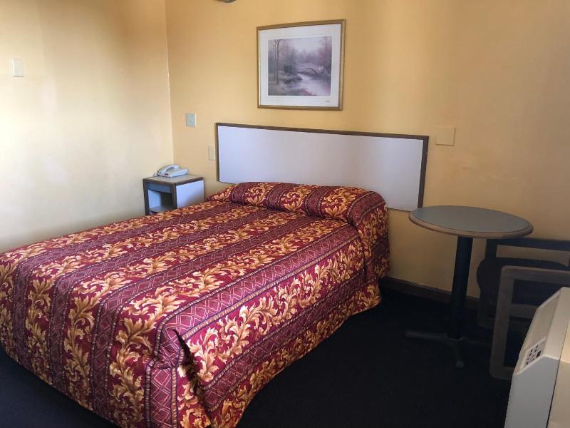 Lone Star Inn image